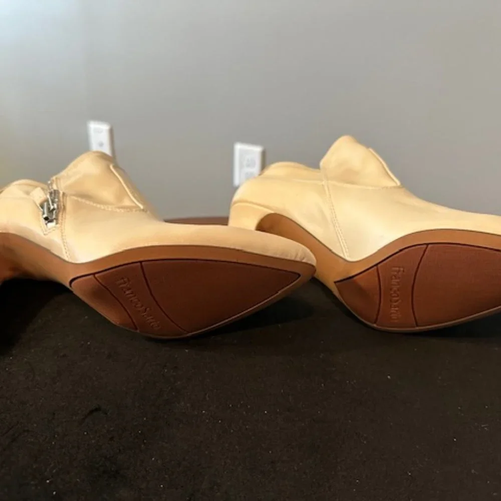 NEW CREAM FRANCO SARTO SHOE BOOTS WITH ZIPPERED SIDE.